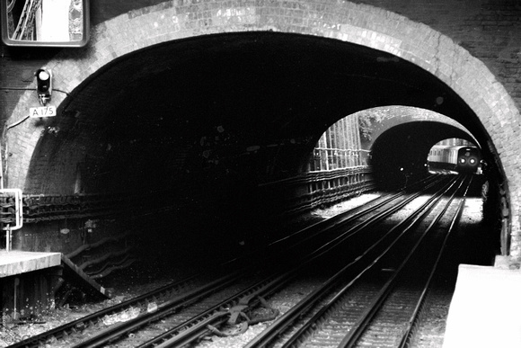 tube tunnel
